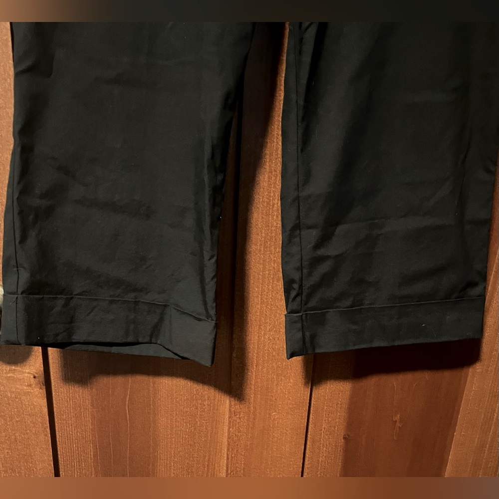 New York & Company Stretch Capris - Picture 2 of 14